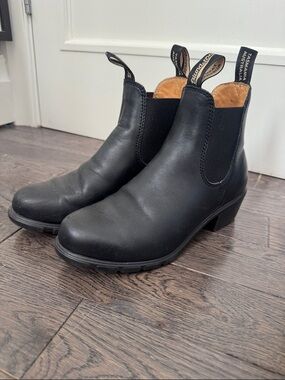 Women’s Black Leather Blundstone Chelsea Boots Size 9 Stacked Heel